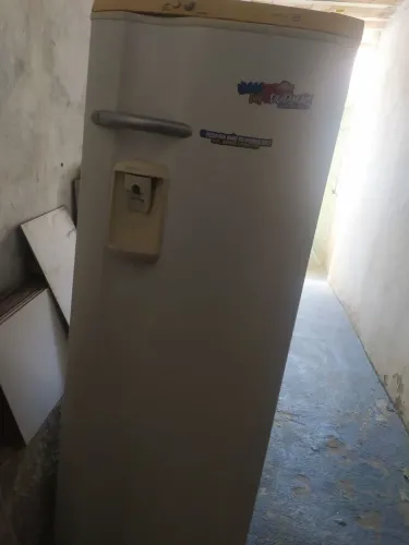 Geladeira em ótimo estado motivo de venda comprei uma nova