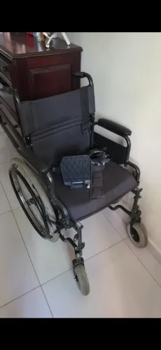 Cadeira de Rodas com Apoio para Pernas - Excelente Estado
