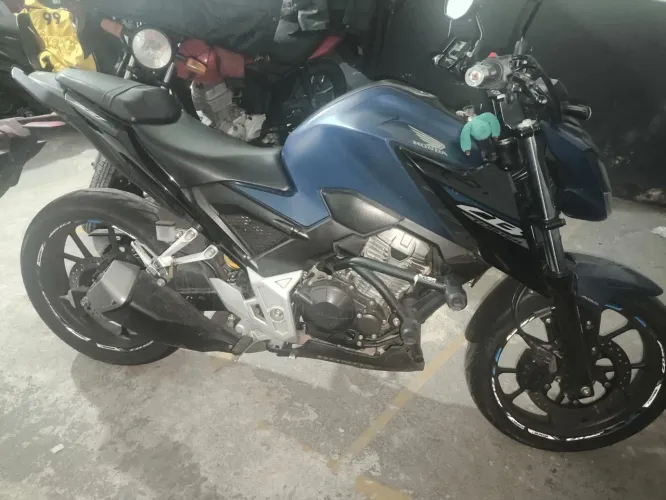 Vende se cb Twister 300f