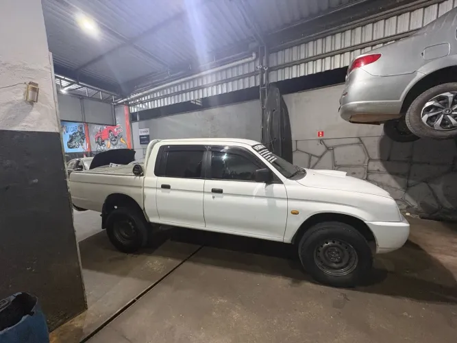 Mitsubishi L200 GL 2.5 4X4 CD Diesel 2007
