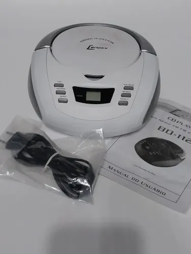Rádio Lenoxx AM-FM estéreo com CD e entrada auxiliar funcionando tudo