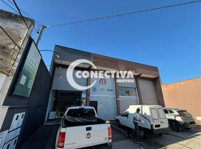 Galpão Comercial no Setor Marechal Rondon - Goiânia, 390 m² de Área Construída