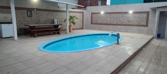 Casa com piscina entre Enseadas e Gaibu