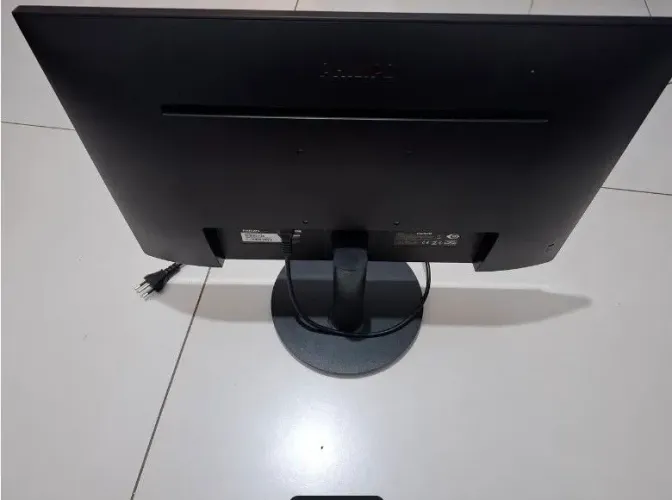 Monitor 60hz philips sem nenhum risco ou arranhao semi-novo ideal para trabalho
