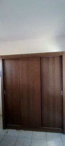 Guarda-roupa 3 portas com apenas 3 meses de uso, preço negociável