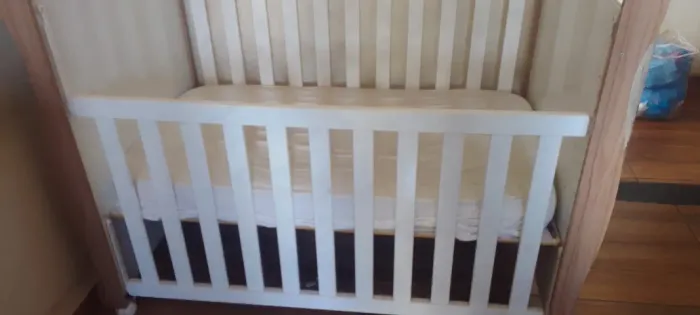 Berço branco com colchão ótimo estado
