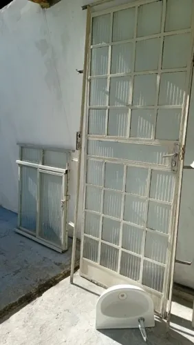 Porta vidro com marco e chave 
