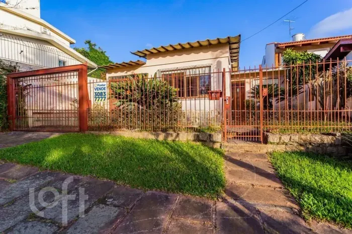Casa à venda em Chácara das Pedras com 181 m², 3 quartos, 1 suíte, 3 vagas