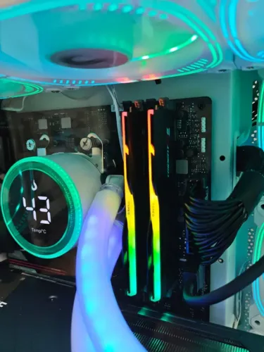 Memoria DDR5 32gb 7200 cl32 trident z5 RGB