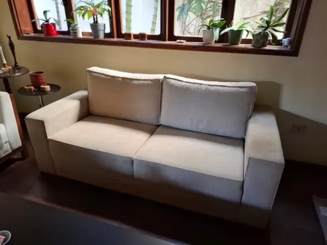 Sofá 2m Linho Bege - Design contemporâneo, alto padrão, impecável