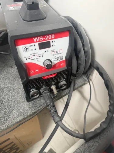Máquina solda tig e cilindro poucas vezes usadas 
