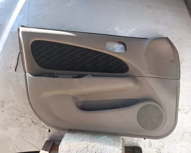 Forro porta dianteira esquerda Toyota Corolla 1998 2002