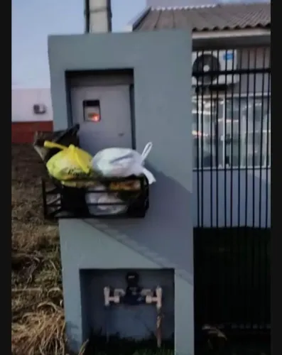 Lixeira para muro