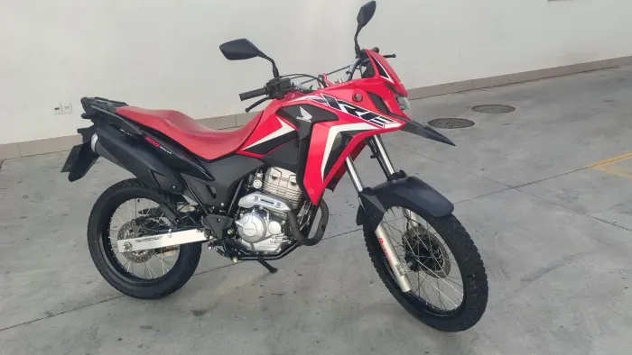 XRE rally 300 muito nova