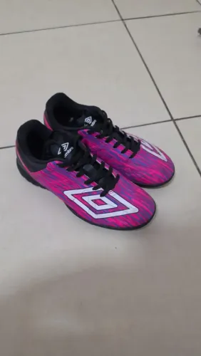 Chuteira society Umbro