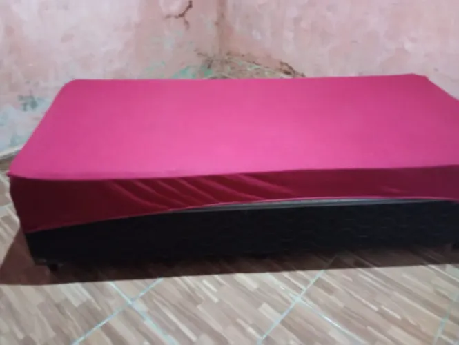 Cama de solteiro box (semi nova)
