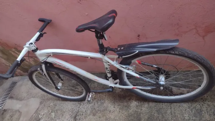 Bicicleta aluminio aro 26 branca e vermelha