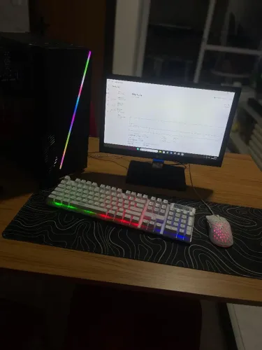 PC Gamer Completo - Ryzen 3 3200G + 16GB RAM + Monitor e Periféricos (Pronto p/ Jogar)