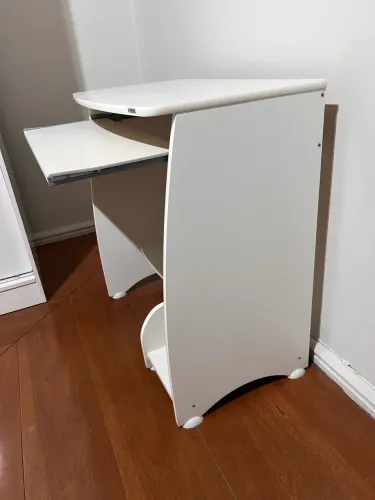Mesa para computador pequena 