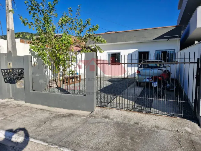 CASA TÉRREA MEIO TERRENO COM ESCRITURA NO BAIRRO RIO PEQUENO EM CAMBORIÚ