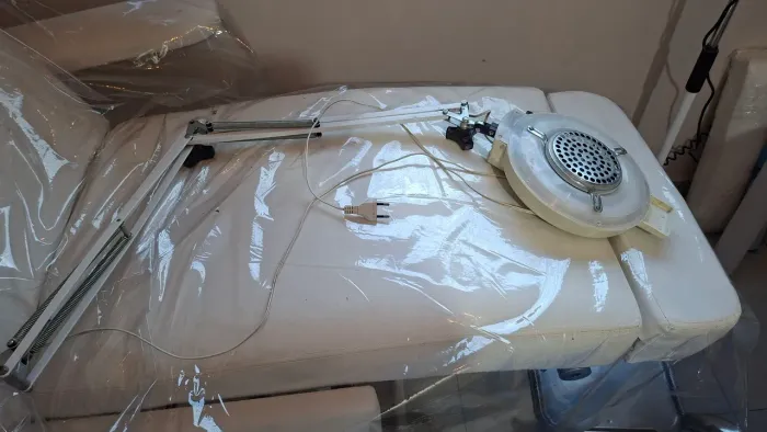 Luminária com exaustor para podologia