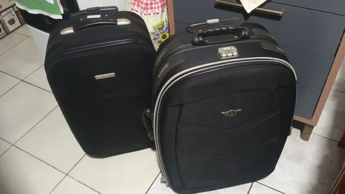 Vendo duas malas de viagem