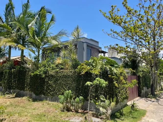 Linda casa em condomínio com 5 dormitorios á venda no Campeche, Florianópolis/SC
