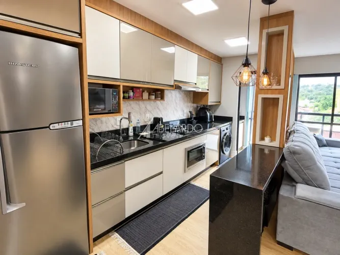 Apartamento mobiliado com dois dormitórios e uma vaga de garagem - Bairro Fortaleza