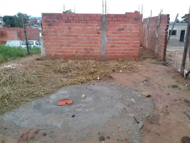 Vende-se Terreno em Construção 165m²