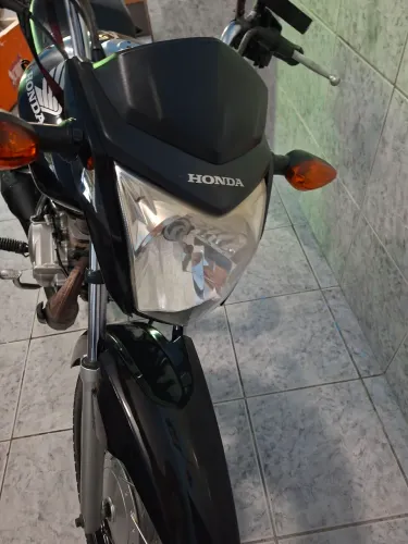 Moto Fan 125 ano2014 modelo 2015. Tração nova e pneu traseiro novo. Só ligar e andar.