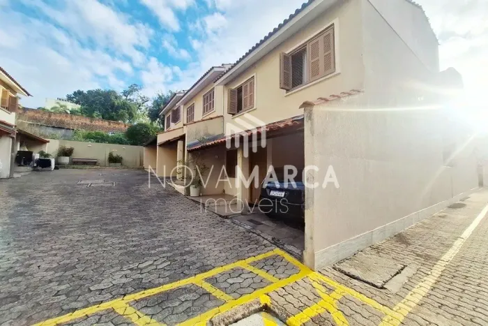 Nova Marca Imóveis vende casa em condominio Bairro Santo Antônio
