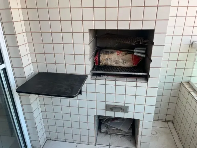 Apartamento 2 dormitórios com churrasqueira a 300m da praia da Guilhermina - Praia Grande