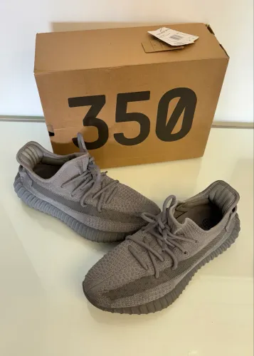 Yeezy Boost 350 V2