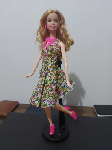Barbie look vestido floral ruiva articulada