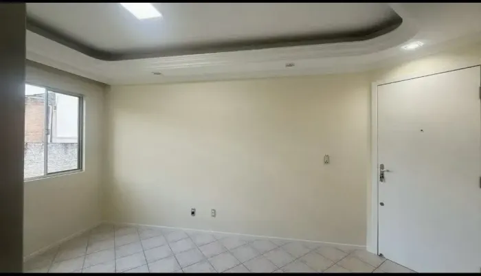 Excelente apartamento de 2 dormitórios com garagem no bairro Pagani