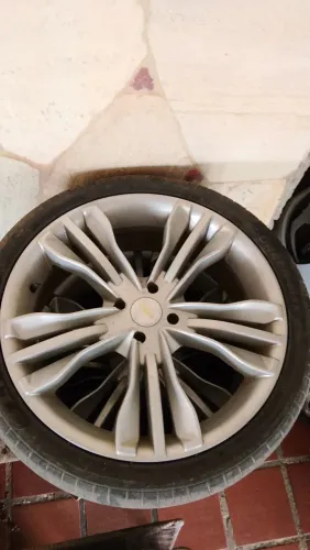 Vendo Aro 18" completo.