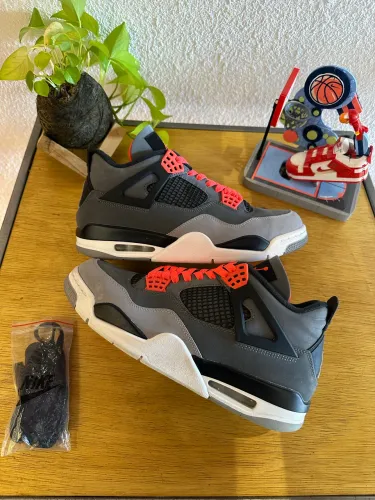 Air Jordan 4 ?Infrared?