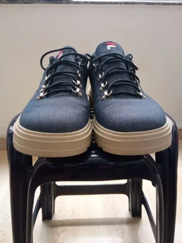 Tênis Fila feito em jeans azul número 45