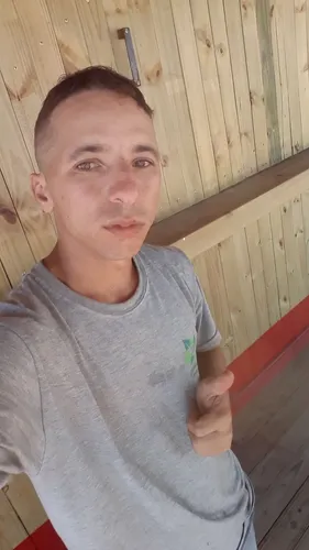 Meu nome e Daniel Ferreira Salvador tenho 24 anos