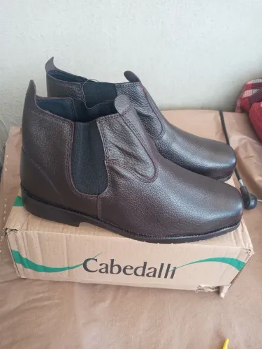 Bota botina costurada 42 tenho tbm outros tamanhos e cores