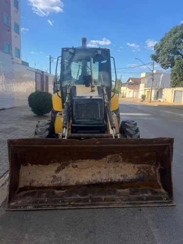 Retroescavadeira New Holland LB90