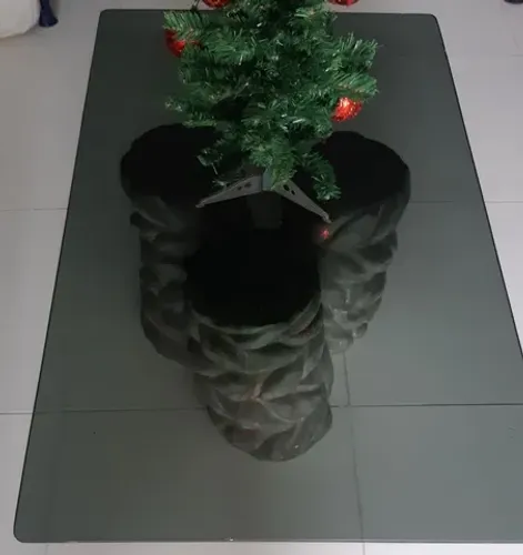 Mesa de centro ( peça única) com tampo de vidro  