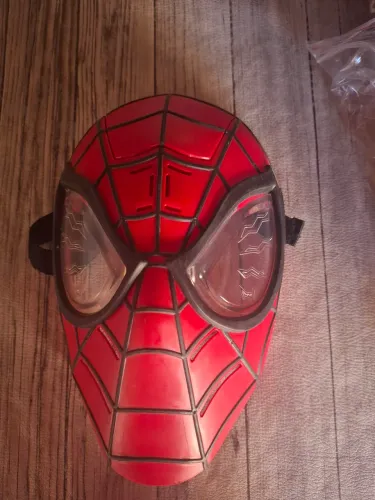 Máscara do homem Aranha que fala, funcionando perfeitamente.
