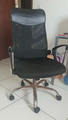 Cadeira de escritório, algumas avarias
