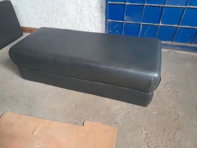 Puff / Banco de Espera de Courino Preto