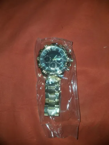 Relógio masculino dourado*novo*!