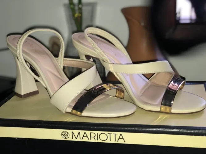 Sandália Salto Médio 35