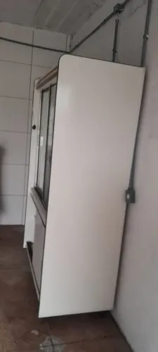 Balcão refrigerado para comércio e balcão expositor de padaria .