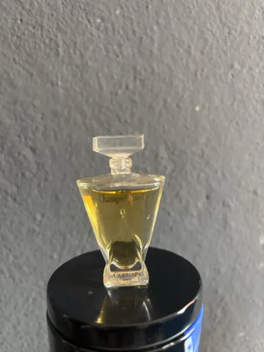 Miniatura do perfume feminino Champs-Élysées da marca de luxo Guerlain