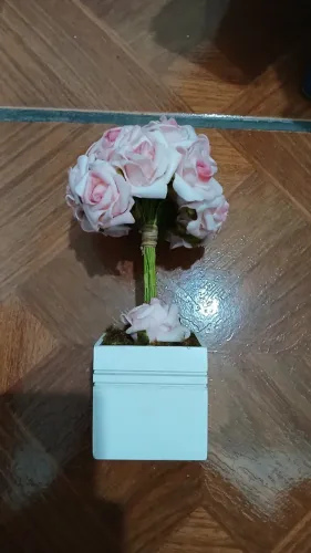 Vasinho delicado com rosas artificiais 